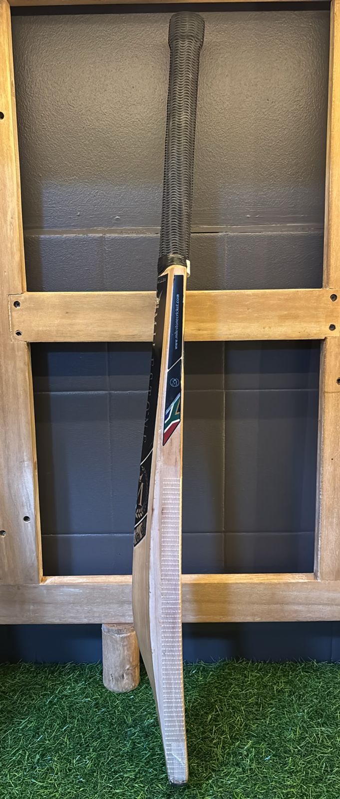 Milestone Short Harrow Demo Bat (RF003)