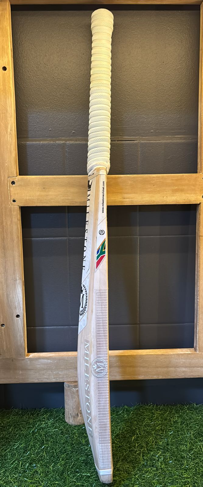 Milestone Short Handle Demo Bat (RF004)