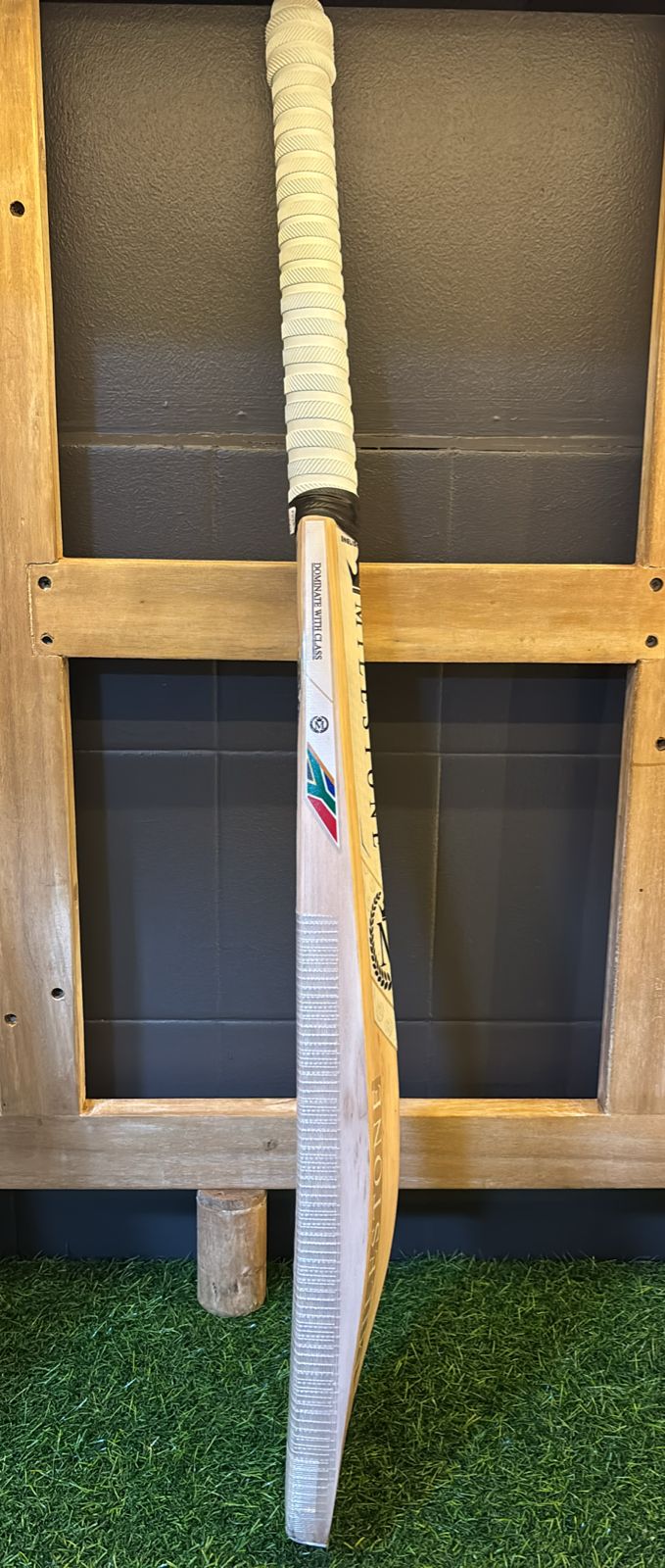 Milestone Short Handle Demo Bat (RF006)