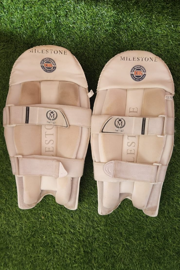 Used Classic 1.0 Youth Keeping Pads